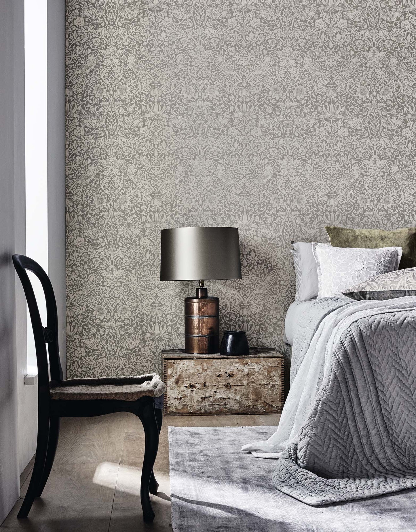 壁紙 PURE MORRIS Pure Strawberry Thief ストロベリーシーフ いちご泥棒 ビーズ付 216019