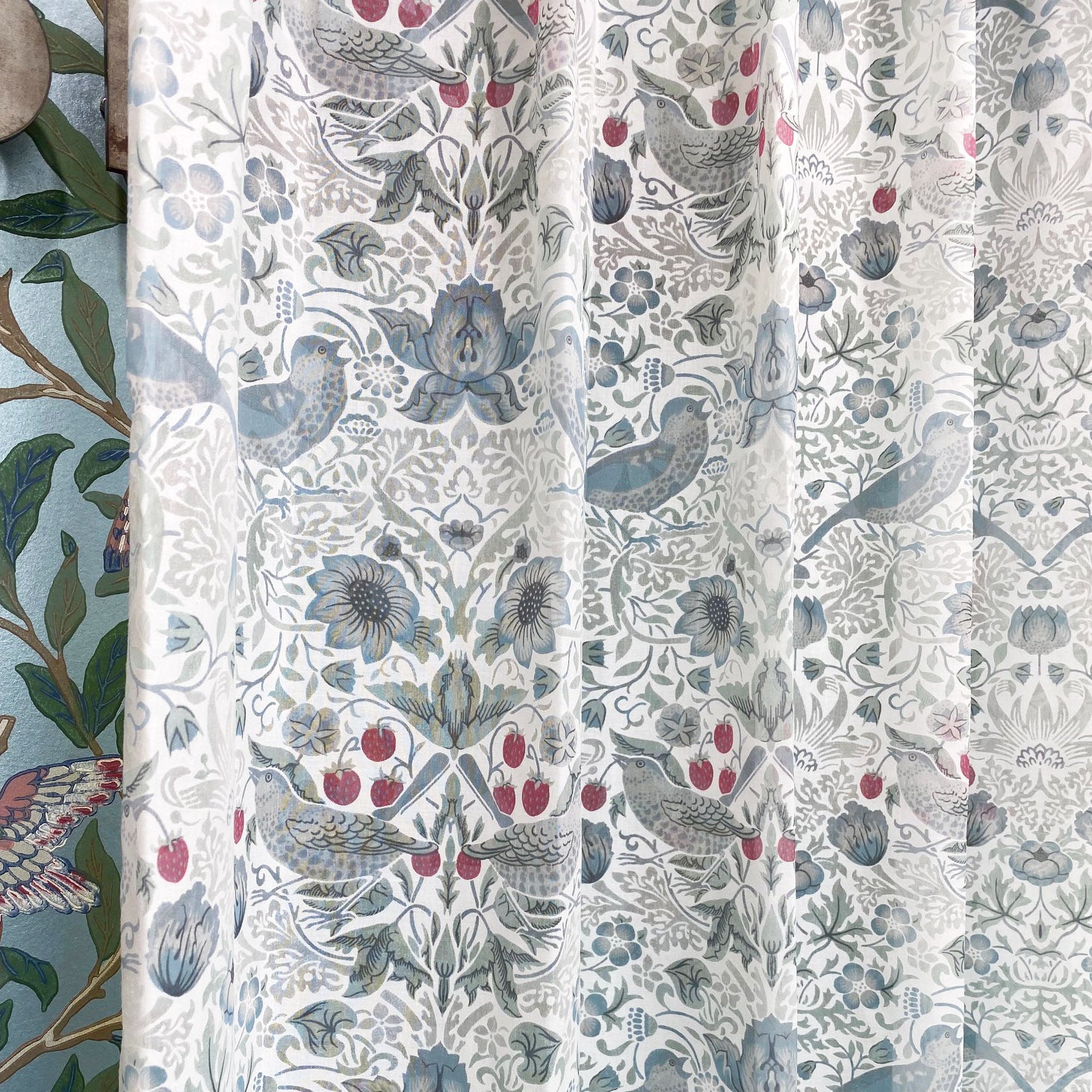 レースカーテン モリス柄 いちご泥棒 2倍ヒダ 横幅200cm 透け感 薄手