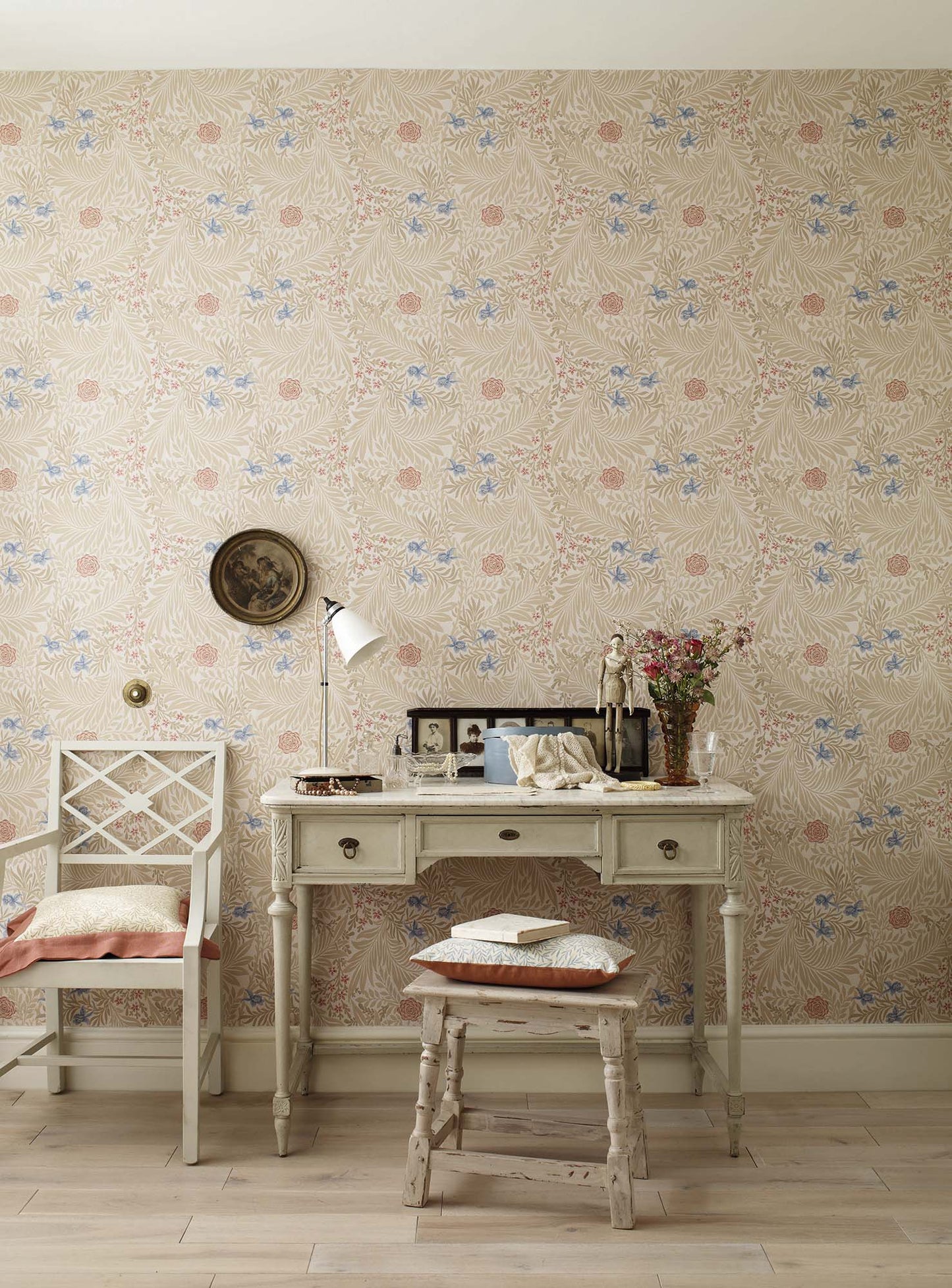 壁紙 Larkspur MORRIS Archive Collections Ⅱ William Morris 品番:212557