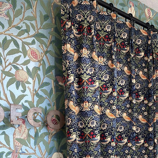 カーテン モリス柄 いちご泥棒 Strawberry Thief 横幅180cm ウィリアムモリス 1.5倍ヒダ 2つ山ヒダ 花柄 コットン 既成 窓 フック付き