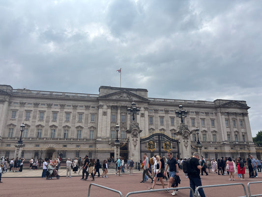 ロンドンレポートvol.14 「夏だけの特別公開！バッキンガム宮殿とリッツ・ロンドンで過ごす贅沢な1日」