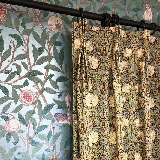 カーテン モリス柄 ピンパネルブラウン 横幅180cm 遮光 裏地付き 1.5倍ヒダ 2つ山ヒダ 花柄 コットン 既成 窓 フック付き